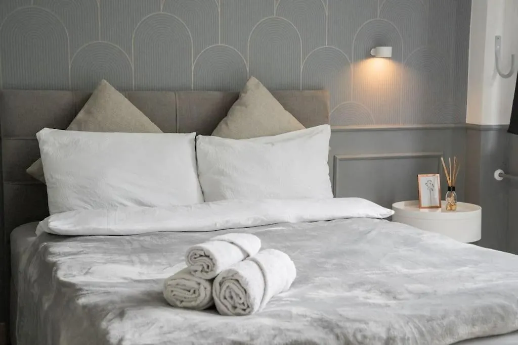 Cozy Apartment In Prime Location With Balcony - Hotel Comfort In 2 Room Apartment In Cologne Neumarkt - City Loft 11 - 0*,